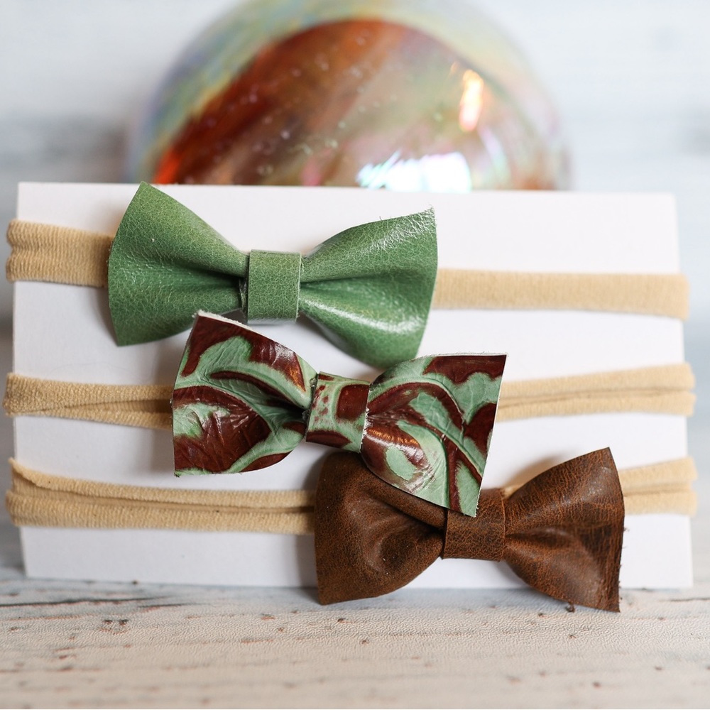 Handmade Leather Bow Headbands
Set of (3) for Dogs, Newborns and Toddlers ❤️